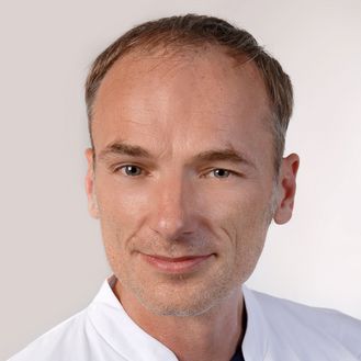 Dr. med. Robert Sentek Dr. med. Robert Sentek